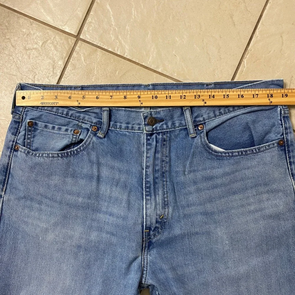 Levi Strauss 505 Jeans Mens 38x30 Light Wash Straight Leg Denim Pants